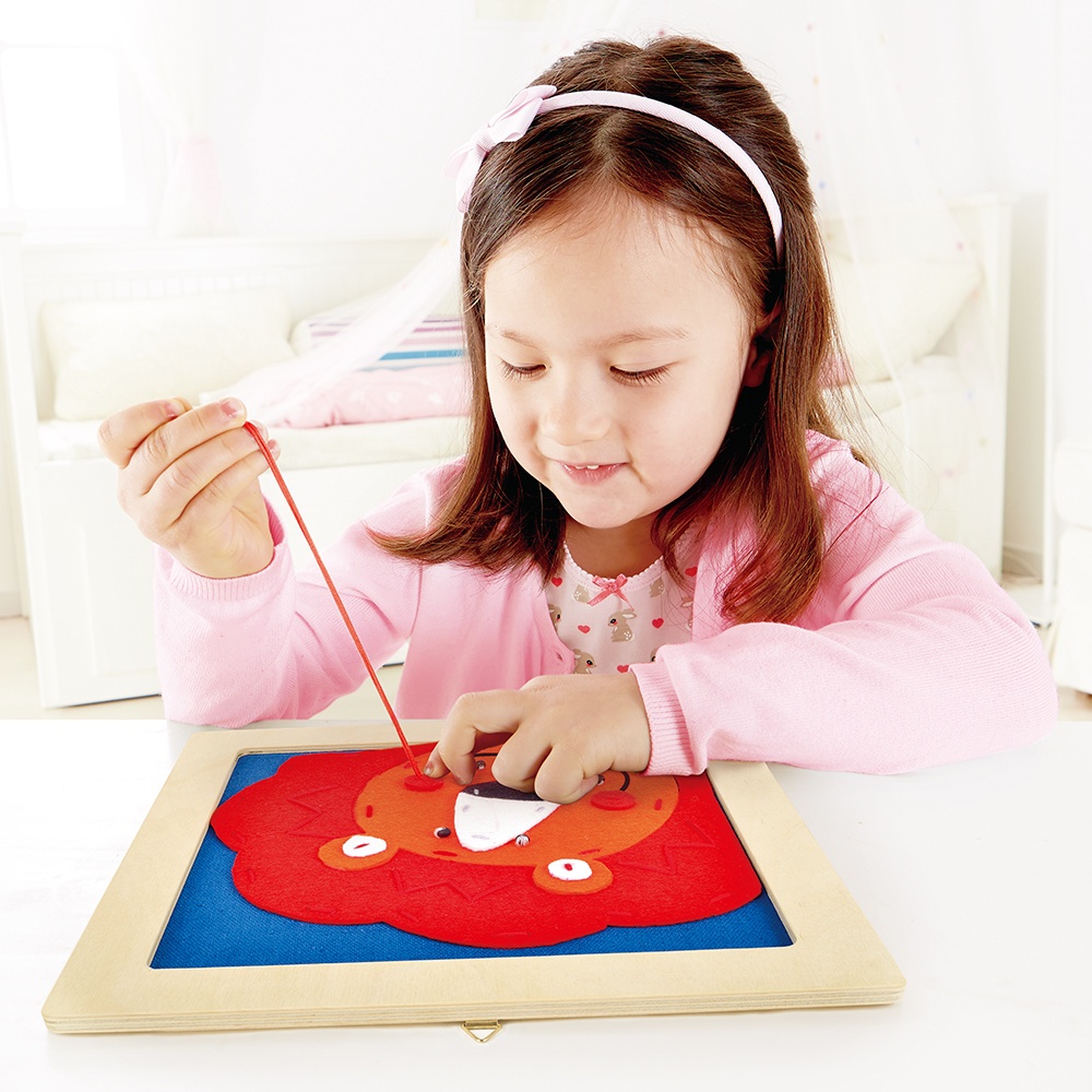 Hape - Arts & Crafts Embroidery Kit - Laughing Lion -** - Image 2