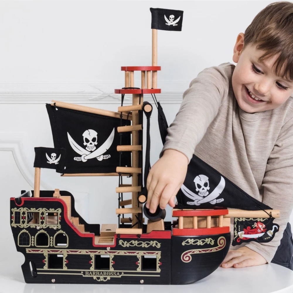 Le Toy Van - Barbarossa Wooden Pirate Ship & Characters - Image 5