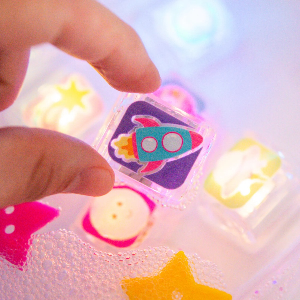 Glo Pals - Water Activated Light-Up Sensory Toys - Space (6 Pack) - Image 3