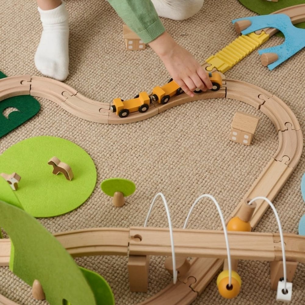 Classic World - Pretend & Play - Natural Wooden Train Set - 100pcs - Image 3