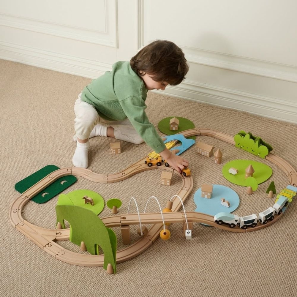 Classic World - Pretend & Play - Natural Wooden Train Set - 100pcs - Image 2