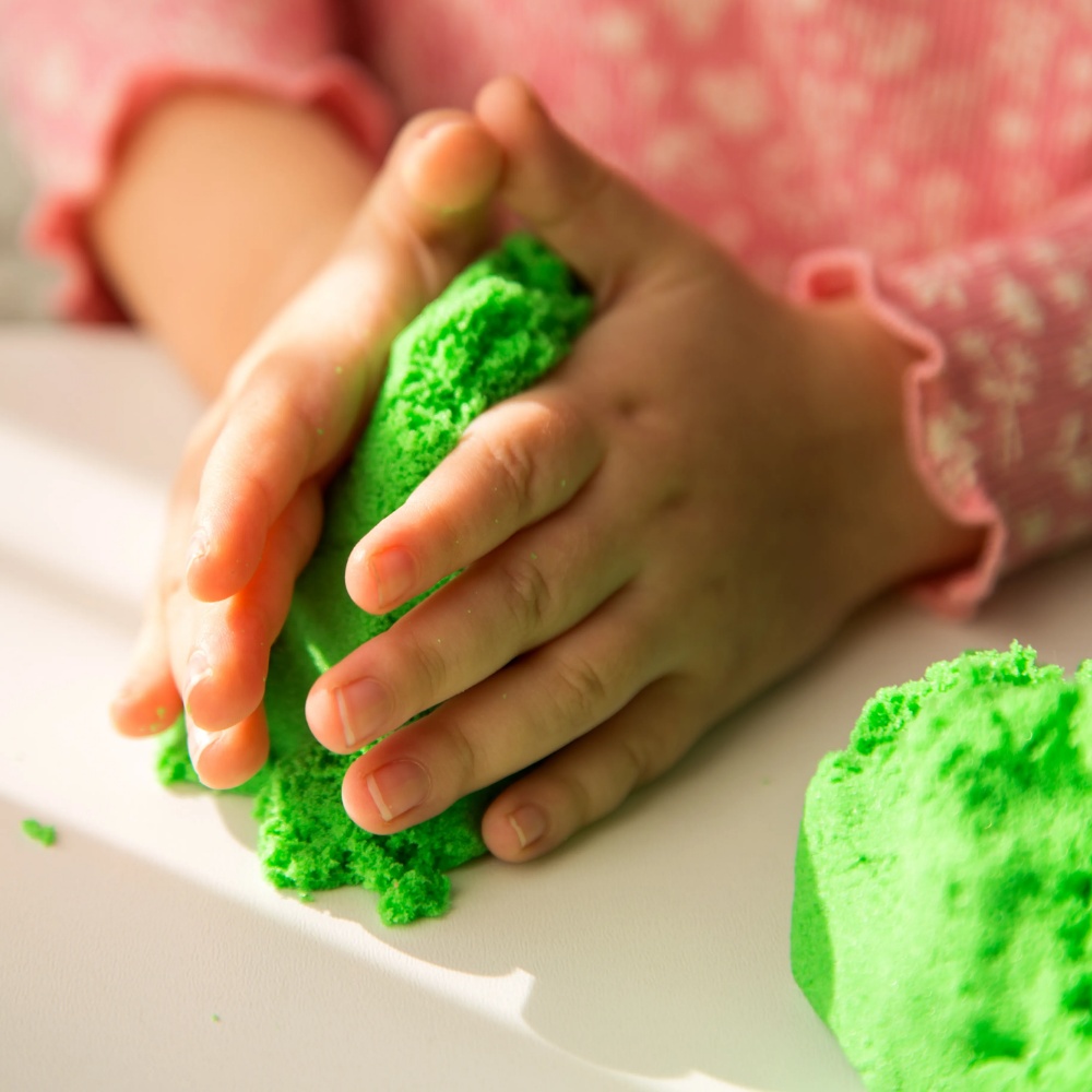 Mideer - Kinetic Sand for Sensory Play - 1kg Green - Image 2