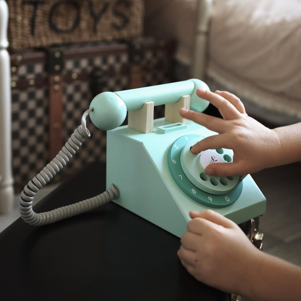 Classic World - Pretend & Play - Play Telephone - Image 4