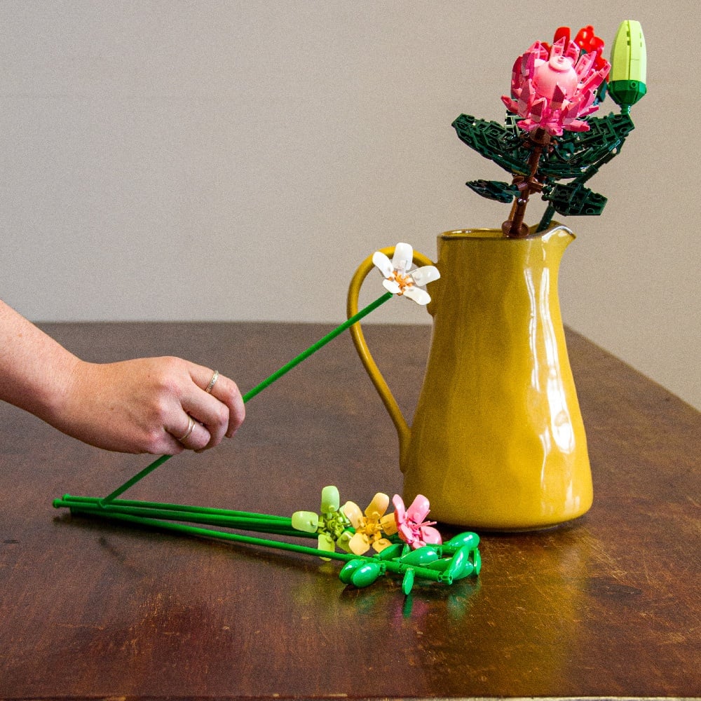 Sluban Building Set: Pleyerid - Flowers - Freesia - 241pcs - Image 2